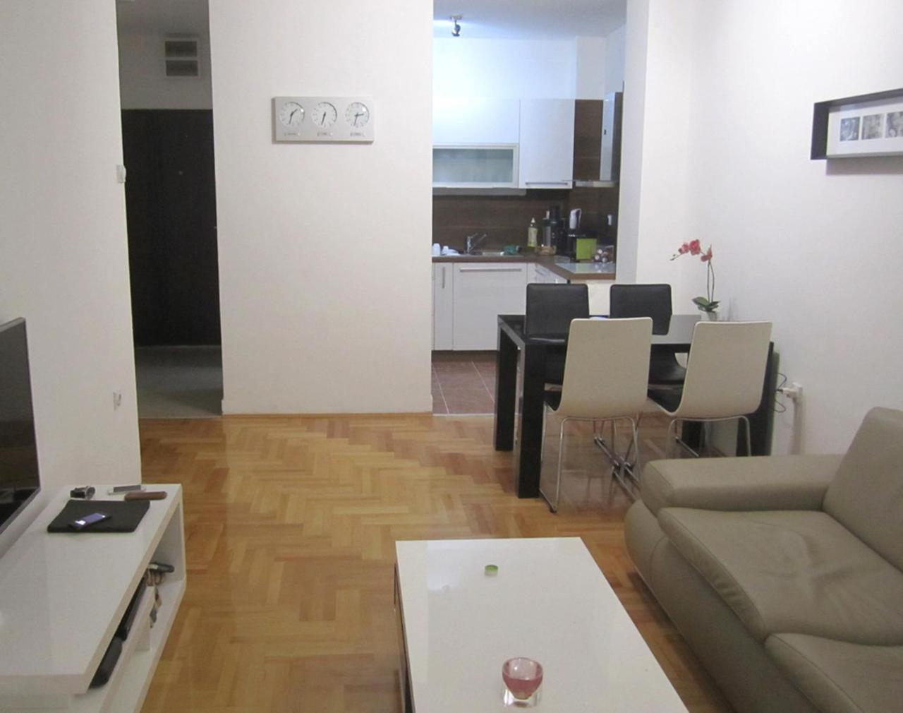 65 Square Meters Designer Apartment In Heart Of City - River View ! Park For Free Nis Bagian luar foto