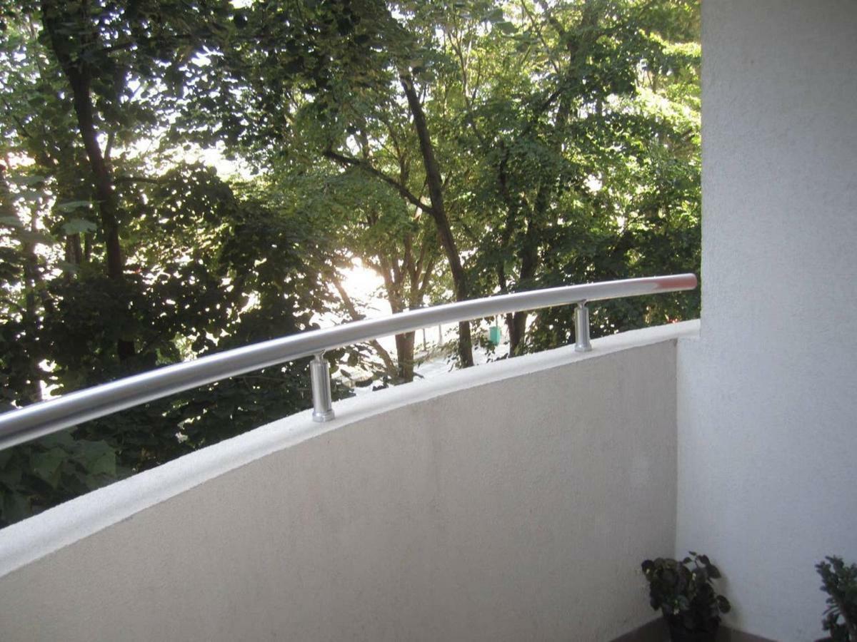 65 Square Meters Designer Apartment In Heart Of City - River View ! Park For Free Nis Bagian luar foto