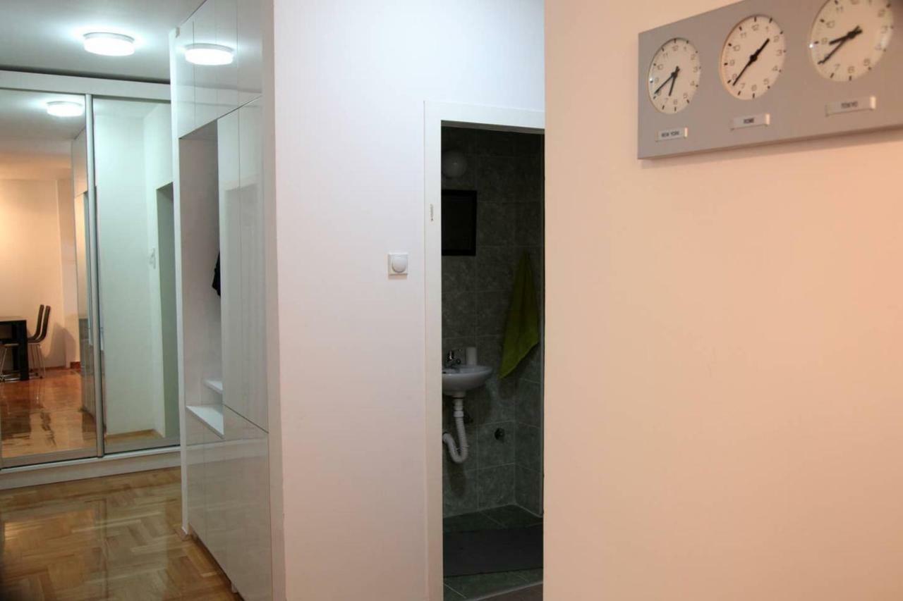 65 Square Meters Designer Apartment In Heart Of City - River View ! Park For Free Nis Bagian luar foto