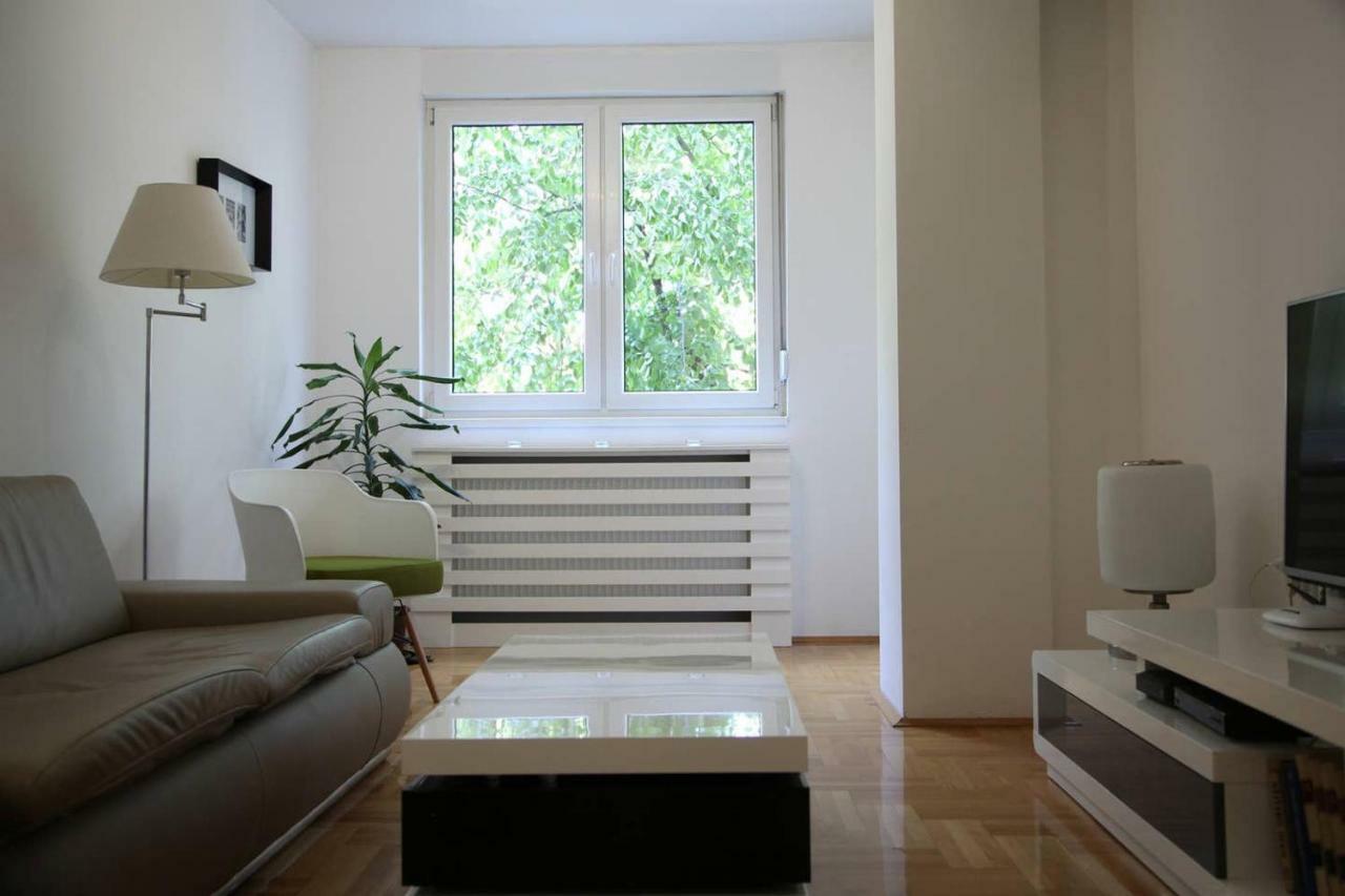 65 Square Meters Designer Apartment In Heart Of City - River View ! Park For Free Nis Bagian luar foto