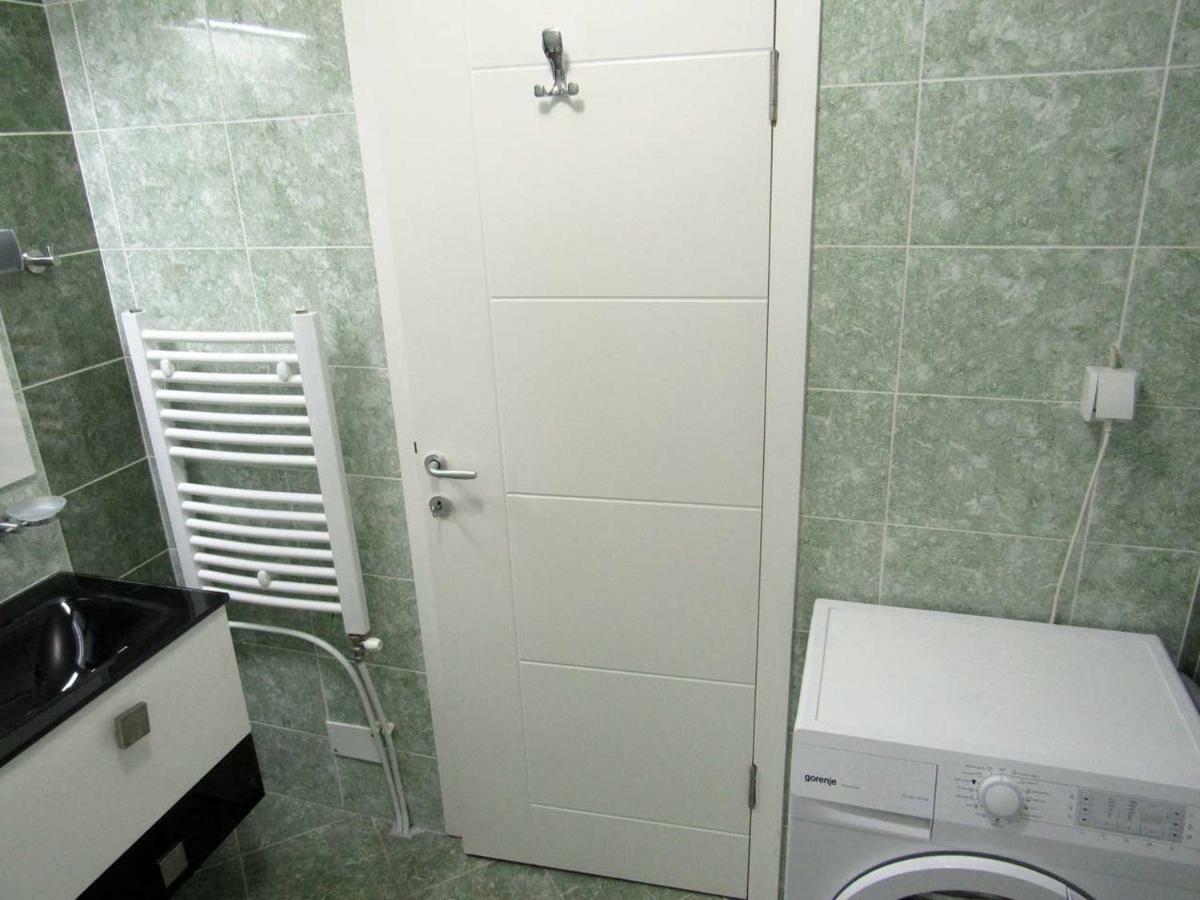 65 Square Meters Designer Apartment In Heart Of City - River View ! Park For Free Nis Bagian luar foto