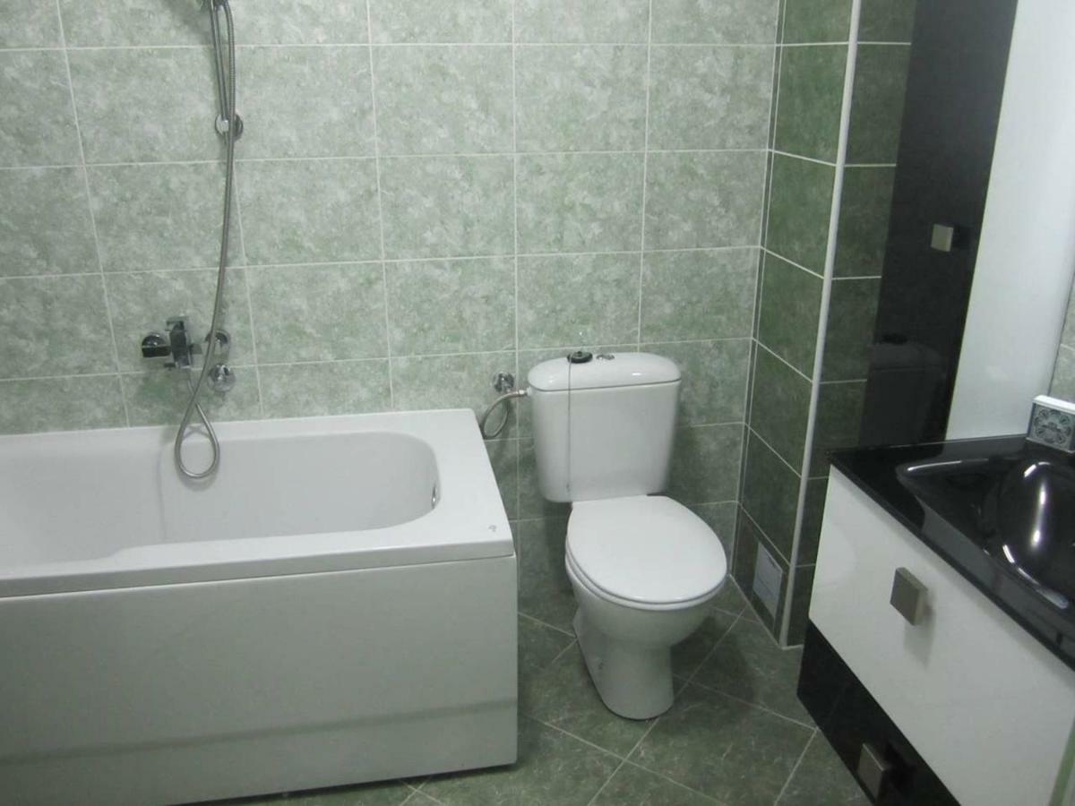 65 Square Meters Designer Apartment In Heart Of City - River View ! Park For Free Nis Bagian luar foto
