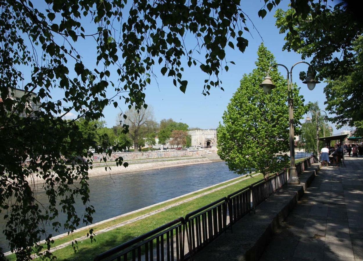 65 Square Meters Designer Apartment In Heart Of City - River View ! Park For Free Nis Bagian luar foto