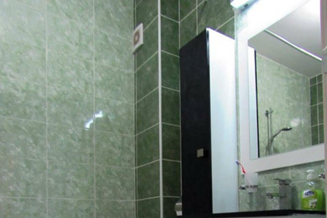 65 Square Meters Designer Apartment In Heart Of City - River View ! Park For Free Nis Bagian luar foto