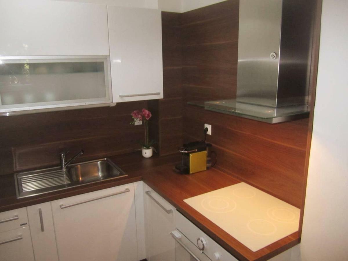 65 Square Meters Designer Apartment In Heart Of City - River View ! Park For Free Nis Bagian luar foto