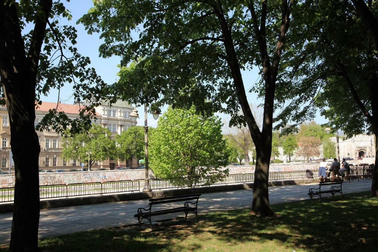 65 Square Meters Designer Apartment In Heart Of City - River View ! Park For Free Nis Bagian luar foto